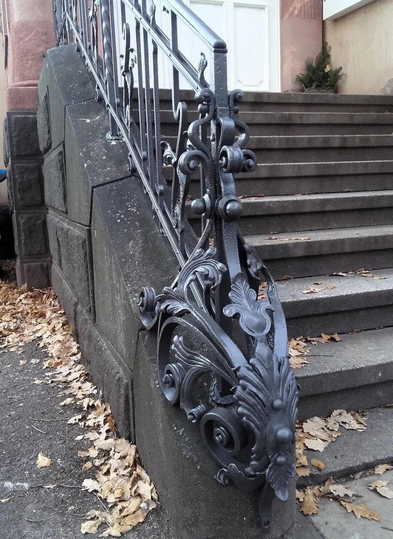 Eingangsgeländer nach der Restaurierung Villa Burgstädt